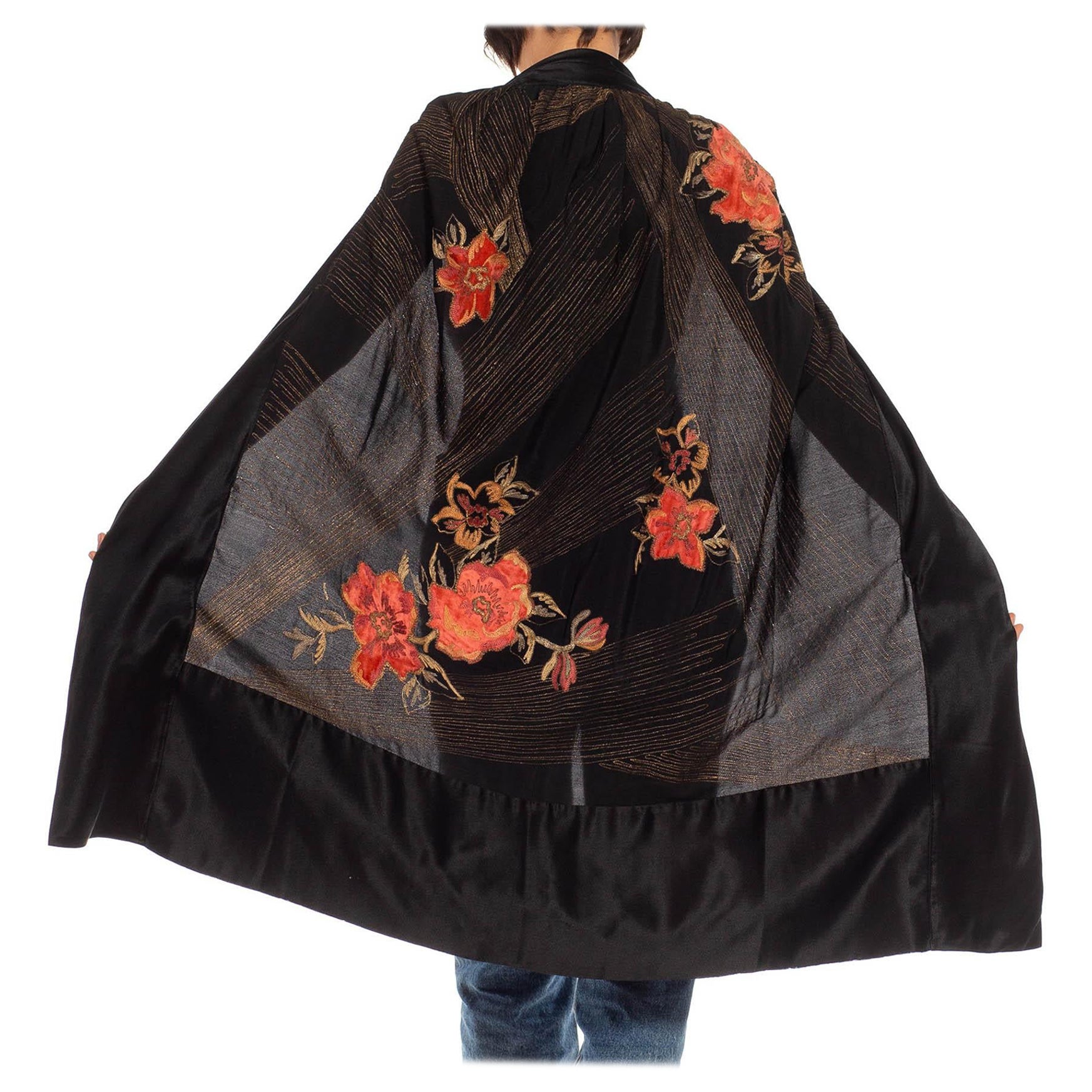 1920S Gold Lamé Silk & Velvet Embroidered Art Deco Cape For Sale