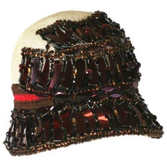 Prada Sombrero tipo cloche elaborado con cuentas y apliques, primavera de 2005