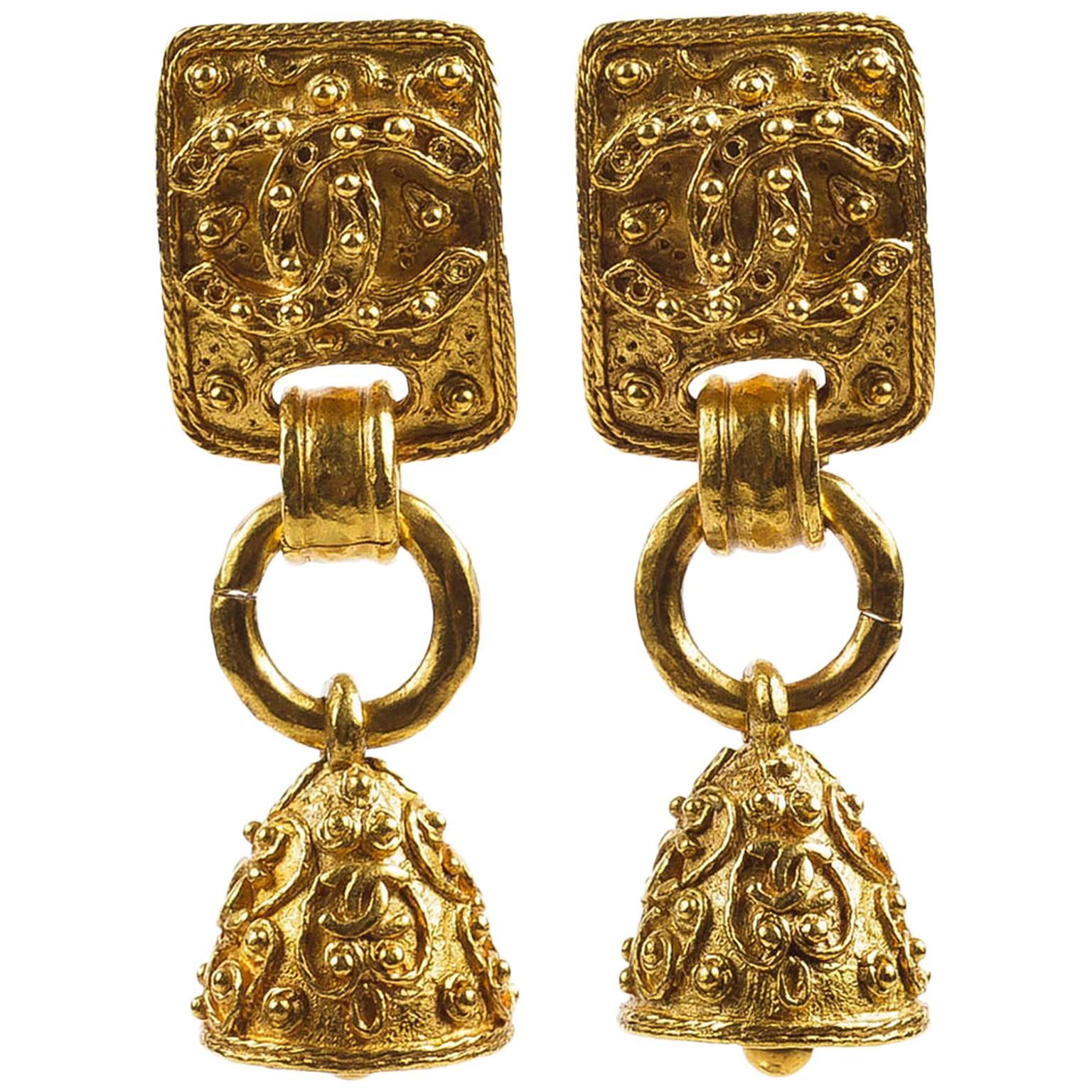 Vintage Chanel 94A Gold Tone Beaded Texture 'CC' Logo Bell Clip On Drop Earrings For Sale