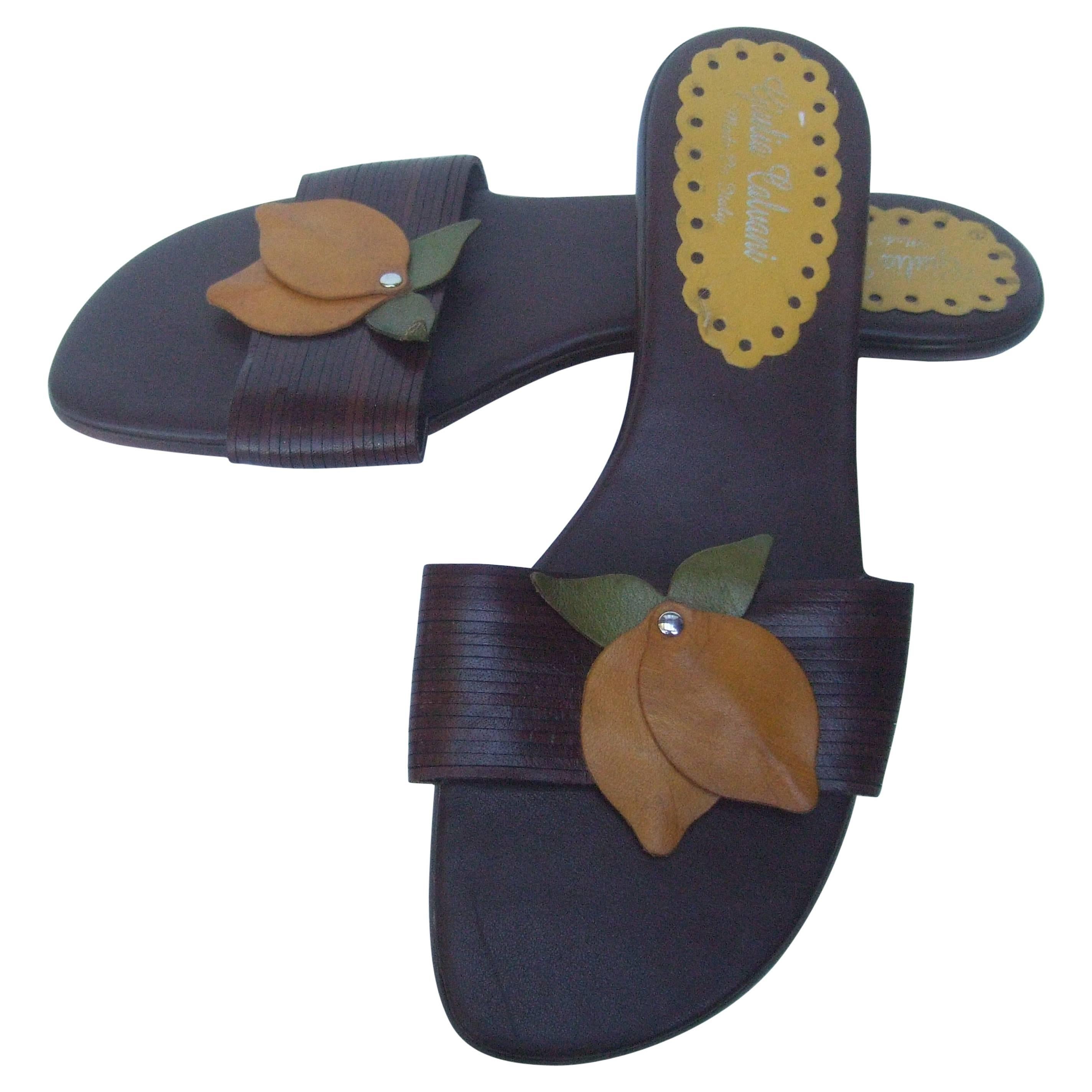 Skurrile italienische Sandalen aus Leder mit Zitronenapplikationen, US Größe 9  im Angebot
