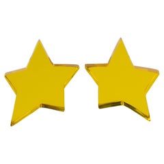 Kaso Ohrclips aus gelbem Lucite in Übergröße mit Sternmotiven