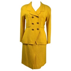 Chanel vintage Yellow suit