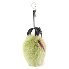 Fendi Super Karlito Pom Bag Breloque en fourrure de cuir noir, vert et neutre