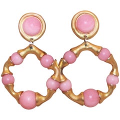 Chanel Goldfarbene und rosa Gripoix-Ohrringe:: ca. 1993