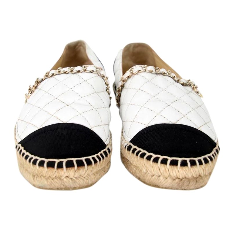 Chanel Chain Espadrille 38 Quilted Leather Cap Toe Flats CC-0503N-0141 For Sale