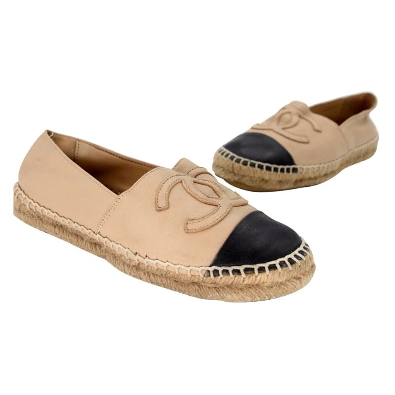 Chanel Embroidered Espadrille 37 Leather Large CC Flats CC-0803N-0005 For Sale