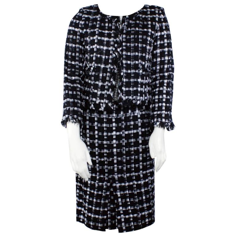 Coco Chanel - Elegant Tweed Boucle 2 Piece Suit