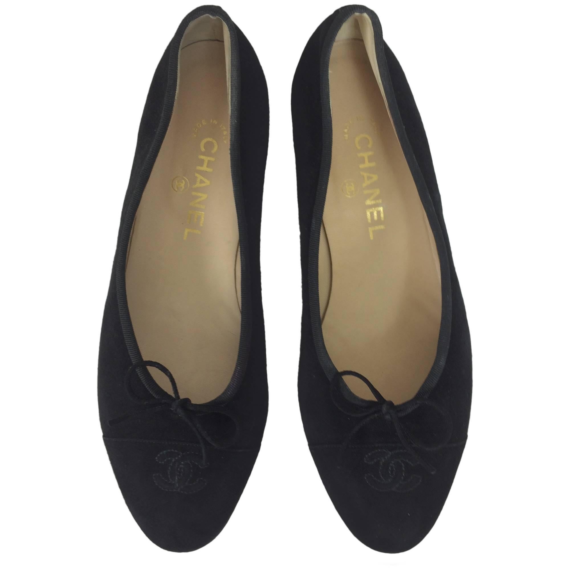 Chanel black suede logo toe ballet flats 40 1/2 M