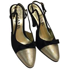 1980s Chanel Peau de Soi Gold Lamé Cap-Toe Slingback Pumps - Never Worn 10