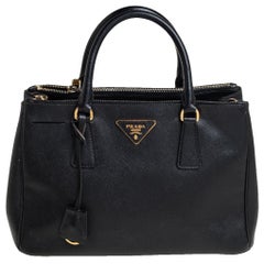 Prada Schwarze Galleria-Tasche aus Saffiano Lux Leder