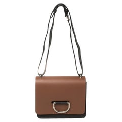 Beigebraune/schwarze Leder-Umhängetasche mit D-Ring Kette von Burberry