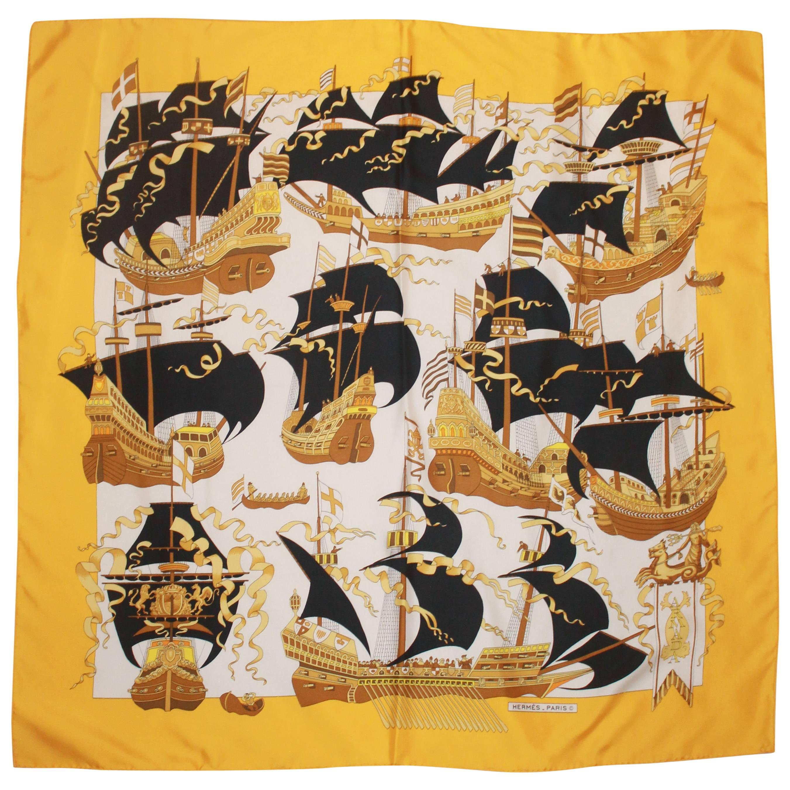 Gold 
Elfenbein „Armada“ Seidenschal mit Schiffsthema von Hermès