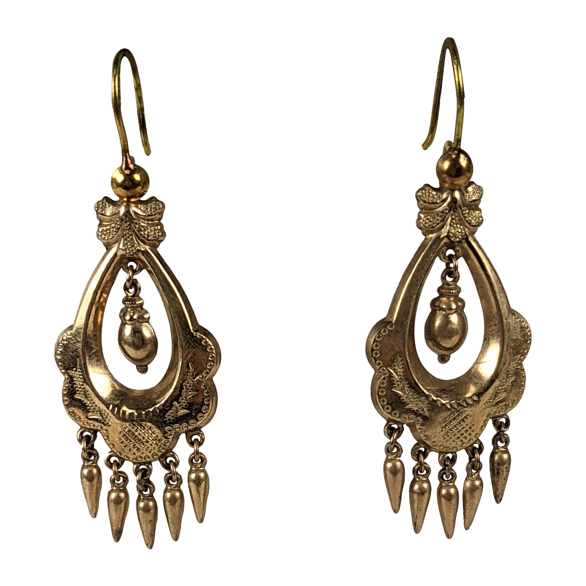 Boucles d'oreilles longues articulées de style néo-renaissance victorien