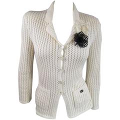 CHANEL Size 8 Beige Cotton / Cashmere Mesh Knit Camellia Brooches 2003 Jacket