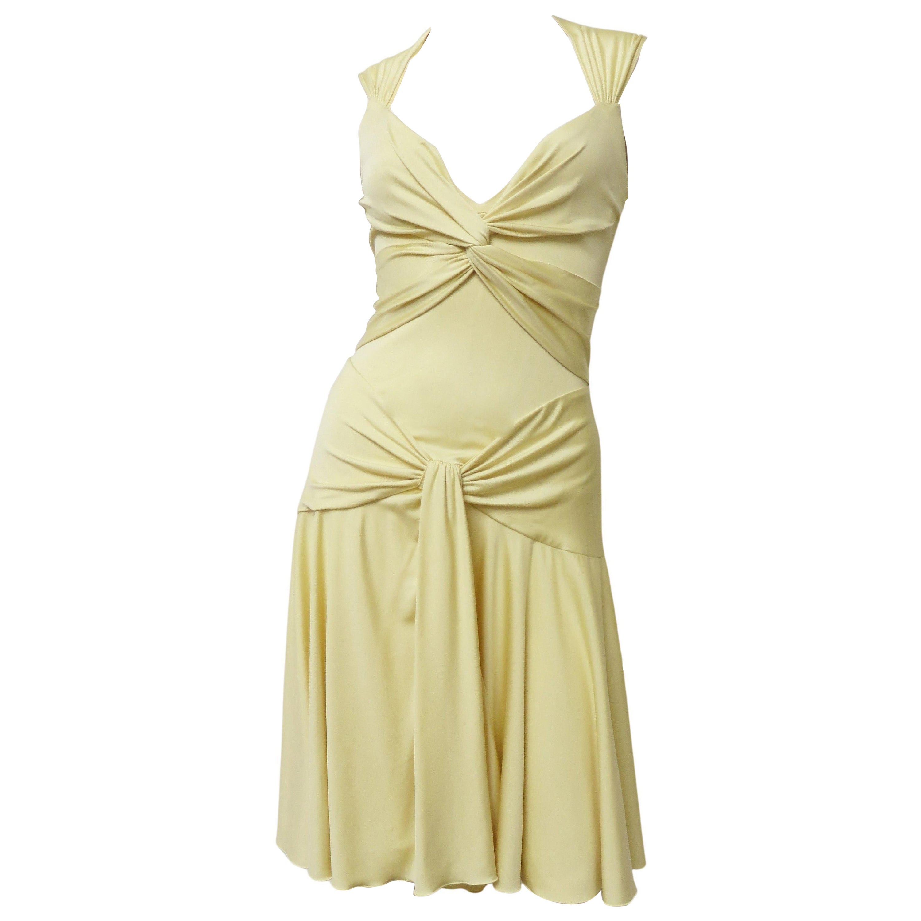 Robe en soie jaune Valentino  en vente