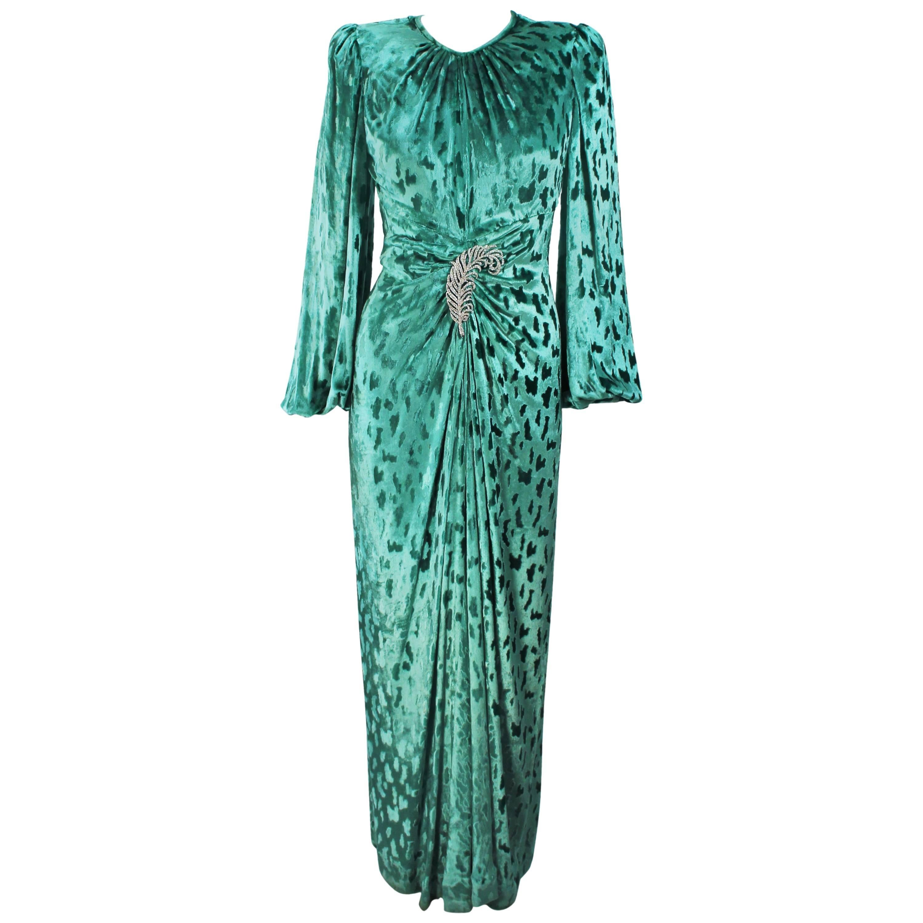 OSCAR DE LA RENTA Draped Mint Velvet 'Nancy Reagan'  Gown with Brooch Size 4-6