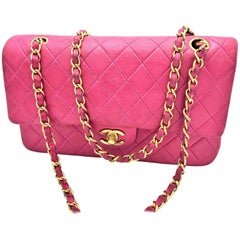 Vintage CHANEL gesteppte Vintage-Doppelklappentasche, Lammfellleder, mittelgroß in Rosa, 1995