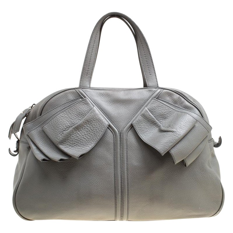 Yves Saint Laurent - Grand sac bowling Obi en cuir gris en vente