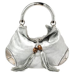 Gucci - Grand sac hobo Babouska Indy en cuir argenté