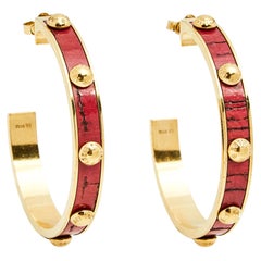 Louis Vuitton Gimme A Clue Lacquered Wood Gold Tone Metal Hoop Earrings at  1stDibs