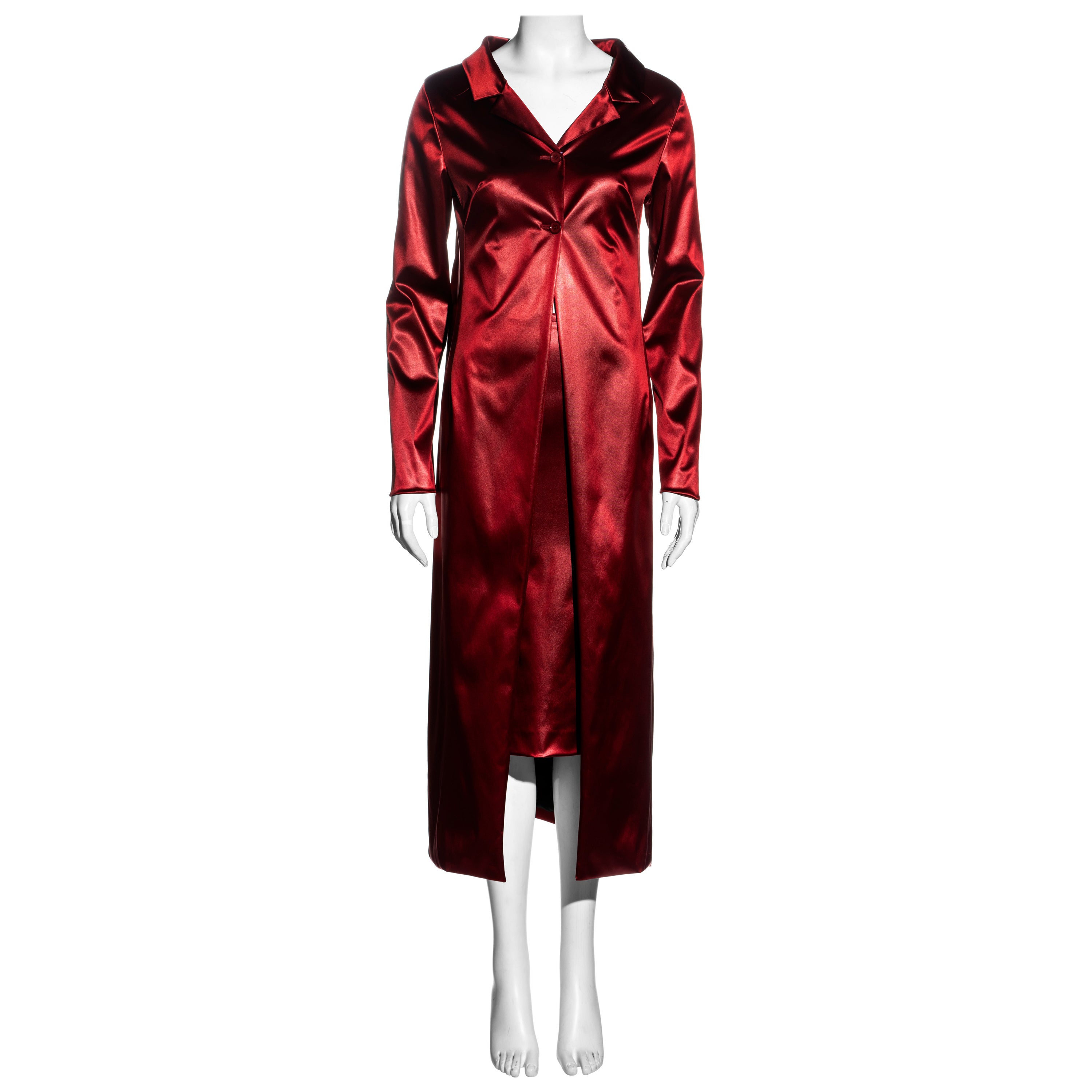Ensemble manteau et jupe en satin stretch rouge Dolce & Gabbana, P/E 1999 en vente