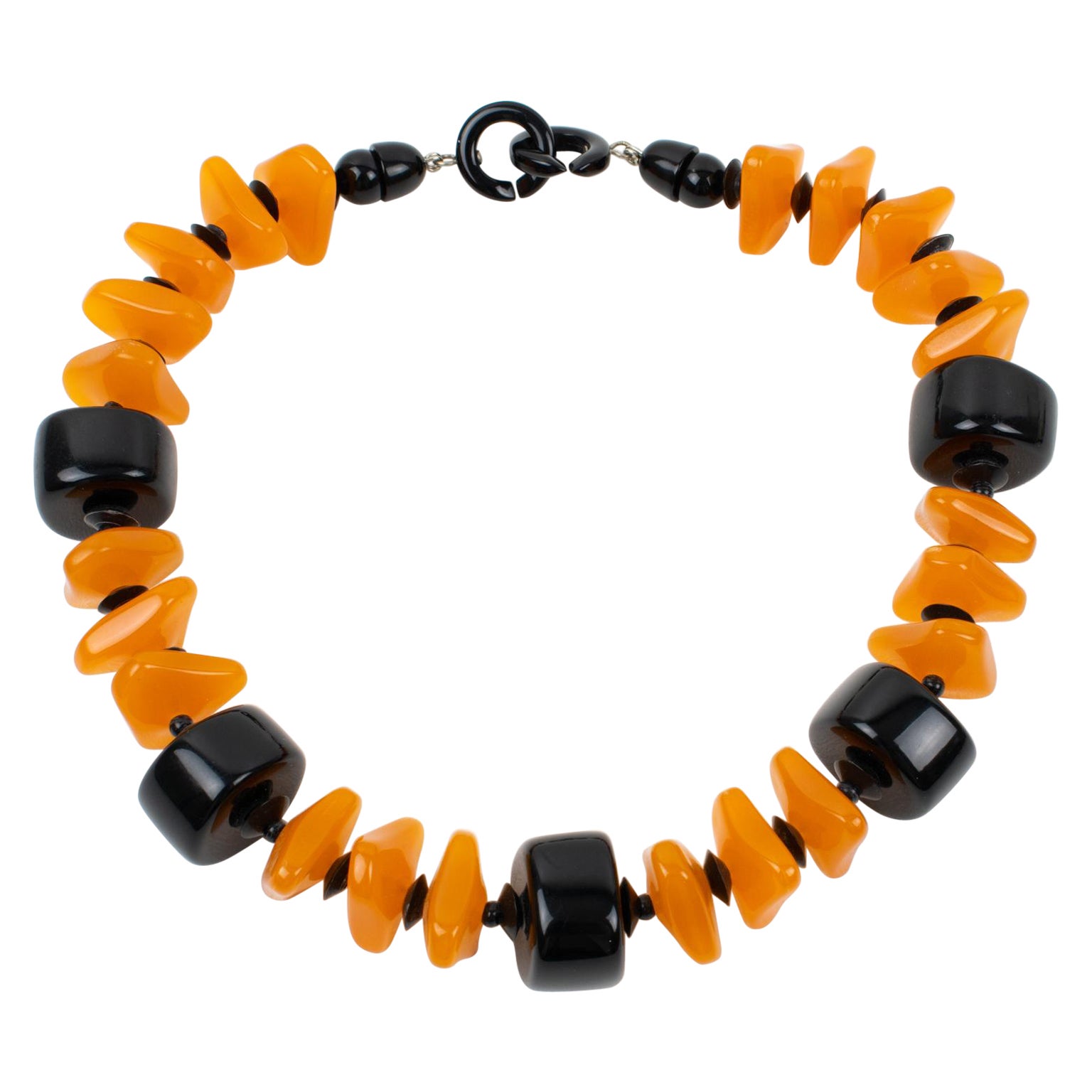 Angela Caputi Halskette aus orangefarbenem und schwarzem Harz im Angebot