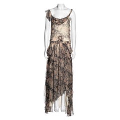 John Galliano vestido largo de gasa de seda con estampado floral y cintura caída, 2008