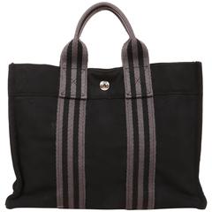 Luxury Garage Sale Shoulder Bags - Chicago, IL 60614 - 1stdibs