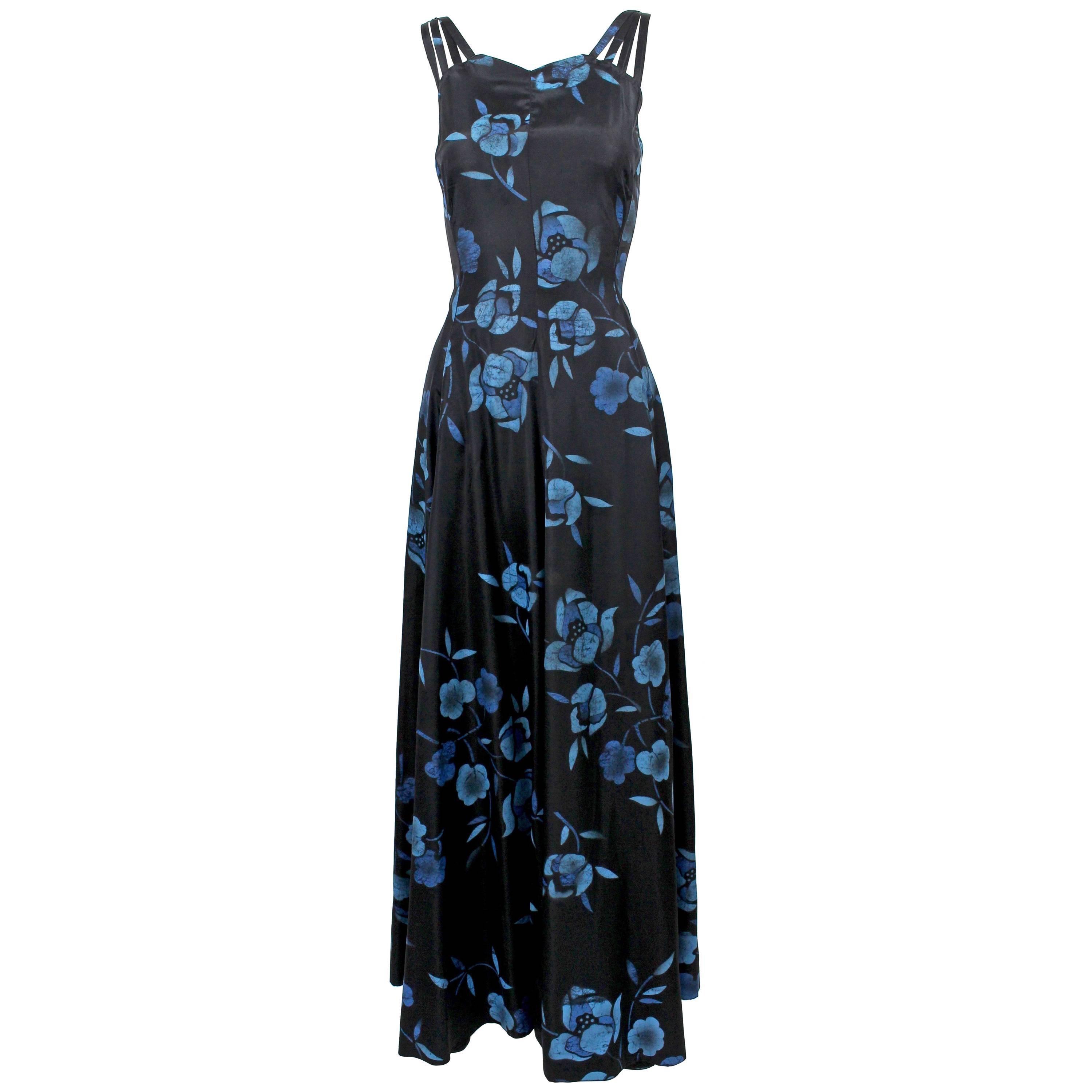 Robe longue sans manches à bretelles en batik imprimé floral noir et bleu (années 1930) en vente