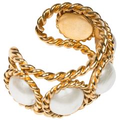Divine 2006s Chanel Vintage Faux Pearl Cuff 2