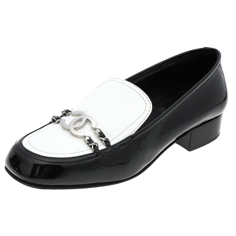 Chanel Black/White Patent Leather CC Chain Link Slip On Loafers Size 39
