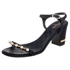 Chanel Schwarz Faux Perle verschönert Stoff Knöchel-Riemen-Sandalen Größe 38