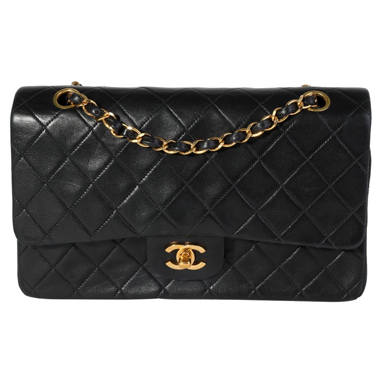 Chanel Vintage Schwarze klassische Tasche mit doppelter Klappe aus  gestepptem Lammfell Medium im Angebot bei 1stDibs