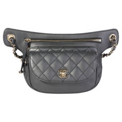 Chanel Schwarze gesteppte Metallic-Gürteltasche aus gealtertem Kalbsleder
