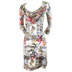 John Galliano Zeitungsdruck und Blumen Drapiertes Kleid