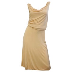 Robe vintage sans manches en jersey de soie champagne sans manches Halston des années 1970