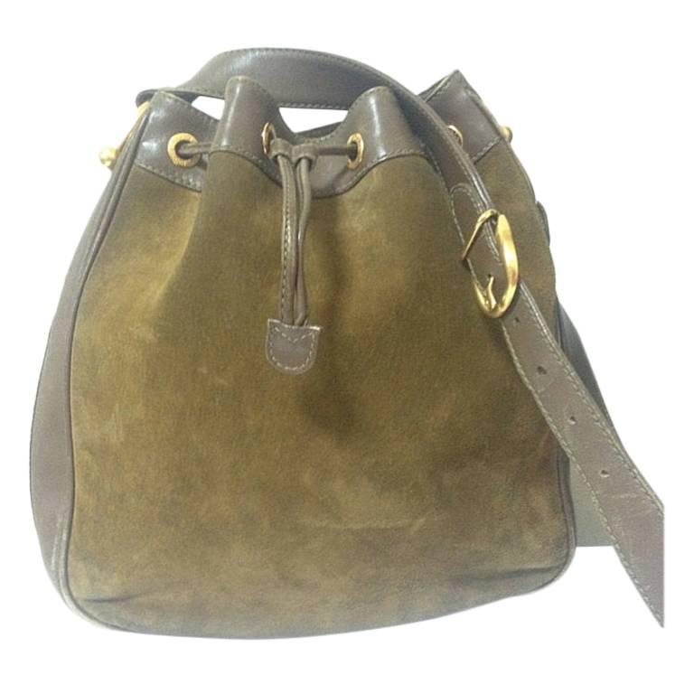 Vintage Gucci genuine brown suede large hobo bucket shoulder bag, horsebit motif For Sale