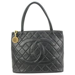 Chanel Black Quilted Lambskin Medallion Zip Tote Shoulder bag 99cz425s