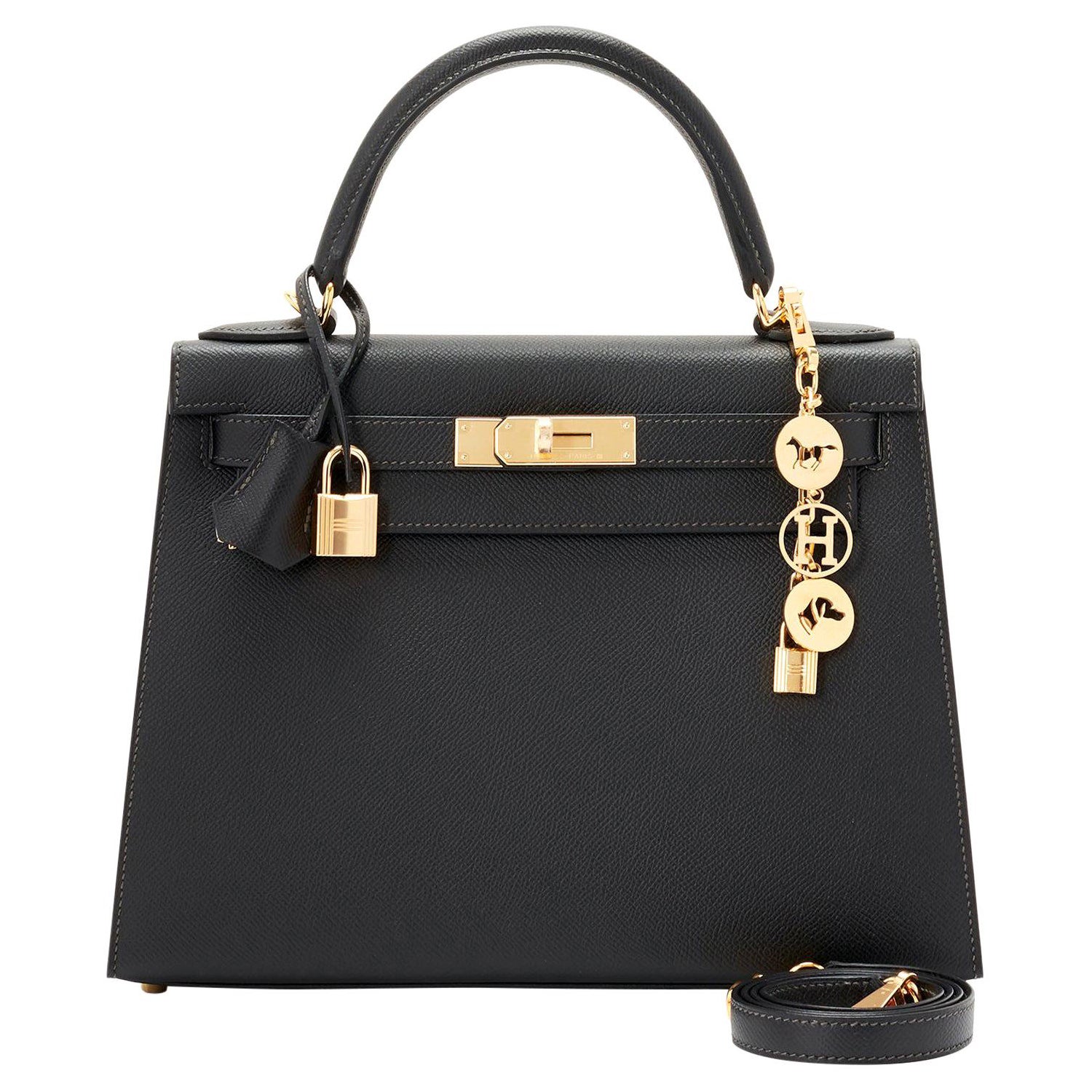 Hermès - Sac Kelly 28 noir Epsom Sellier avec quincaillerie en or estampillée Z, 2021 en vente