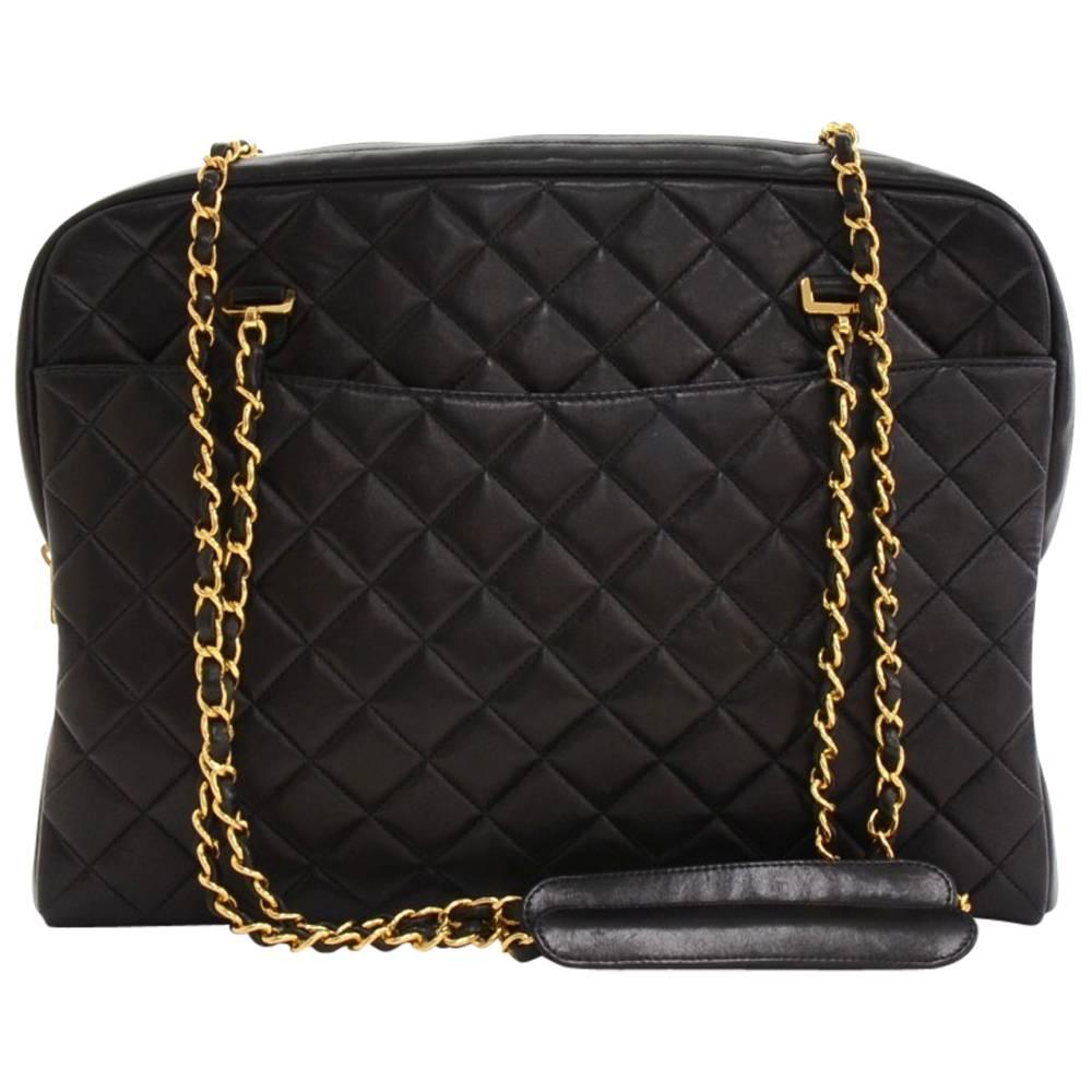 Chanel Vintage gesteppt schwarzes Lammfell Leder Gold Kette große Umhängetasche