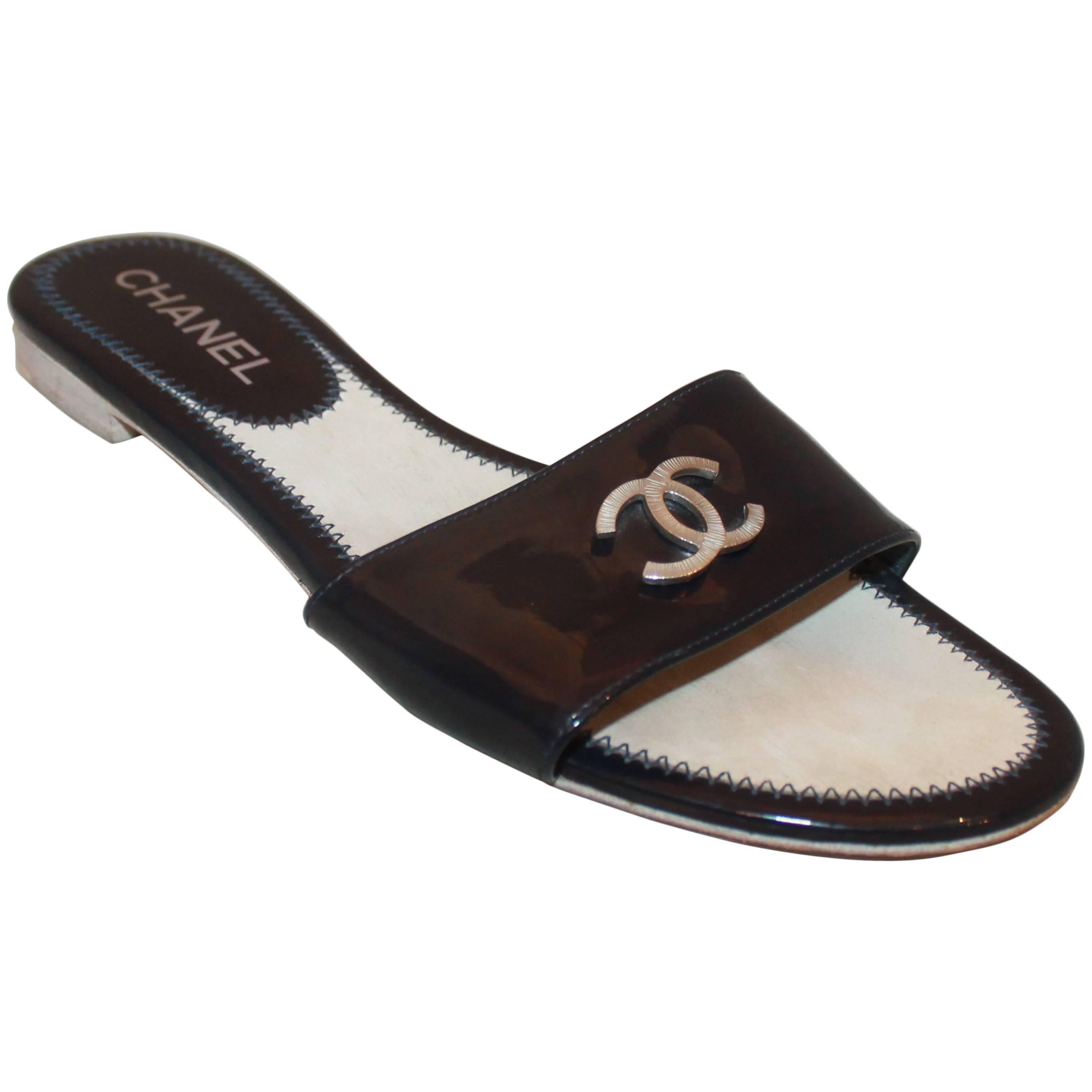 Chanel Navy Patent Slides with Silver Textured "CC" Flat Sandals - 38
