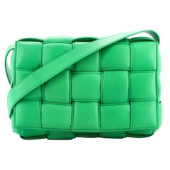 Bottega Veneta Cassette Umhängetasche aus gepolstertem Maxi Intrecciato Leder
