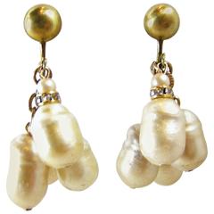 Vintage 1950s Signed Vogue Baroque Pearl Drop Clip Earrings at 1stDibs ...