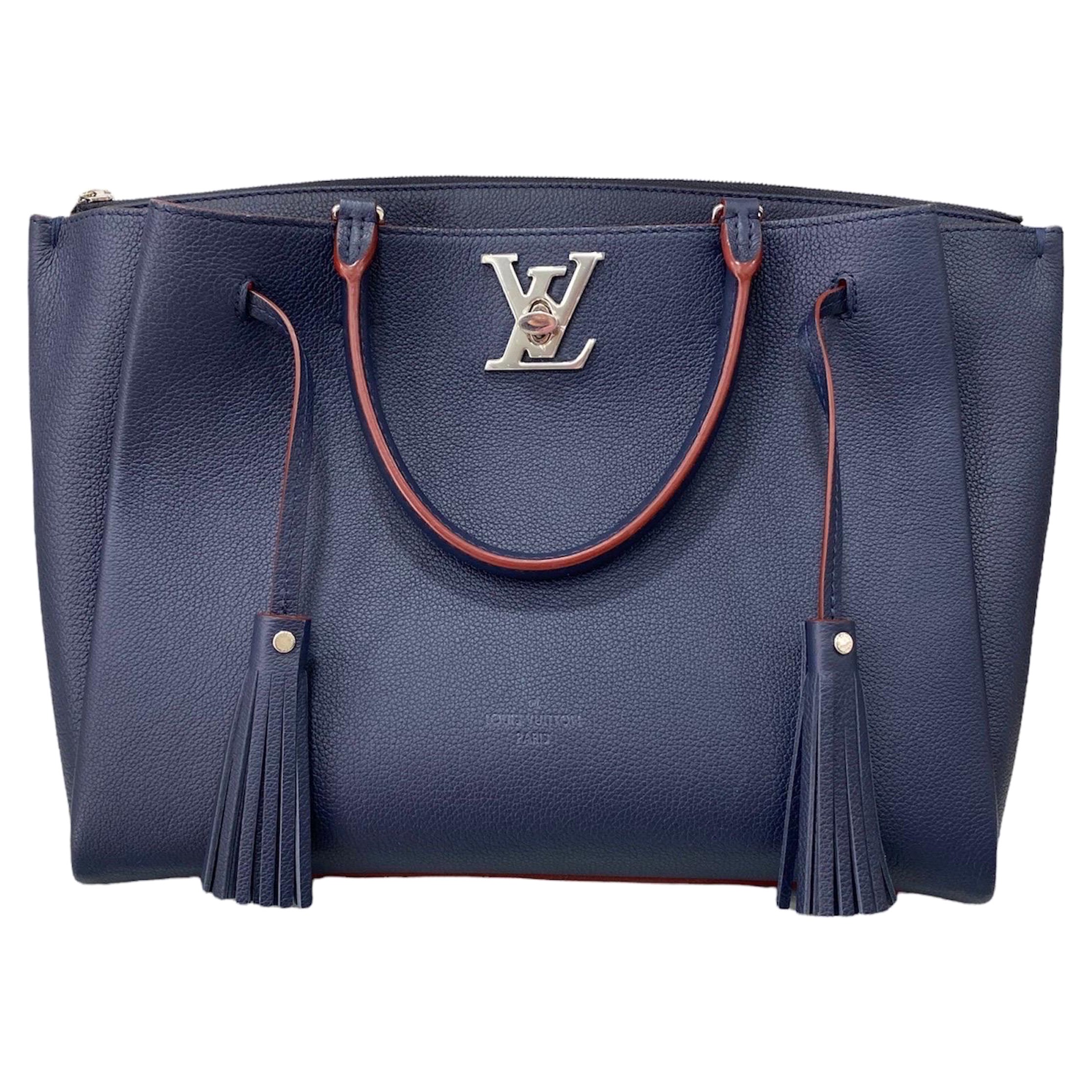 Louis Vuitton - Authenticated Lockme Bucket Handbag - Leather Blue Plain for Women, Good Condition