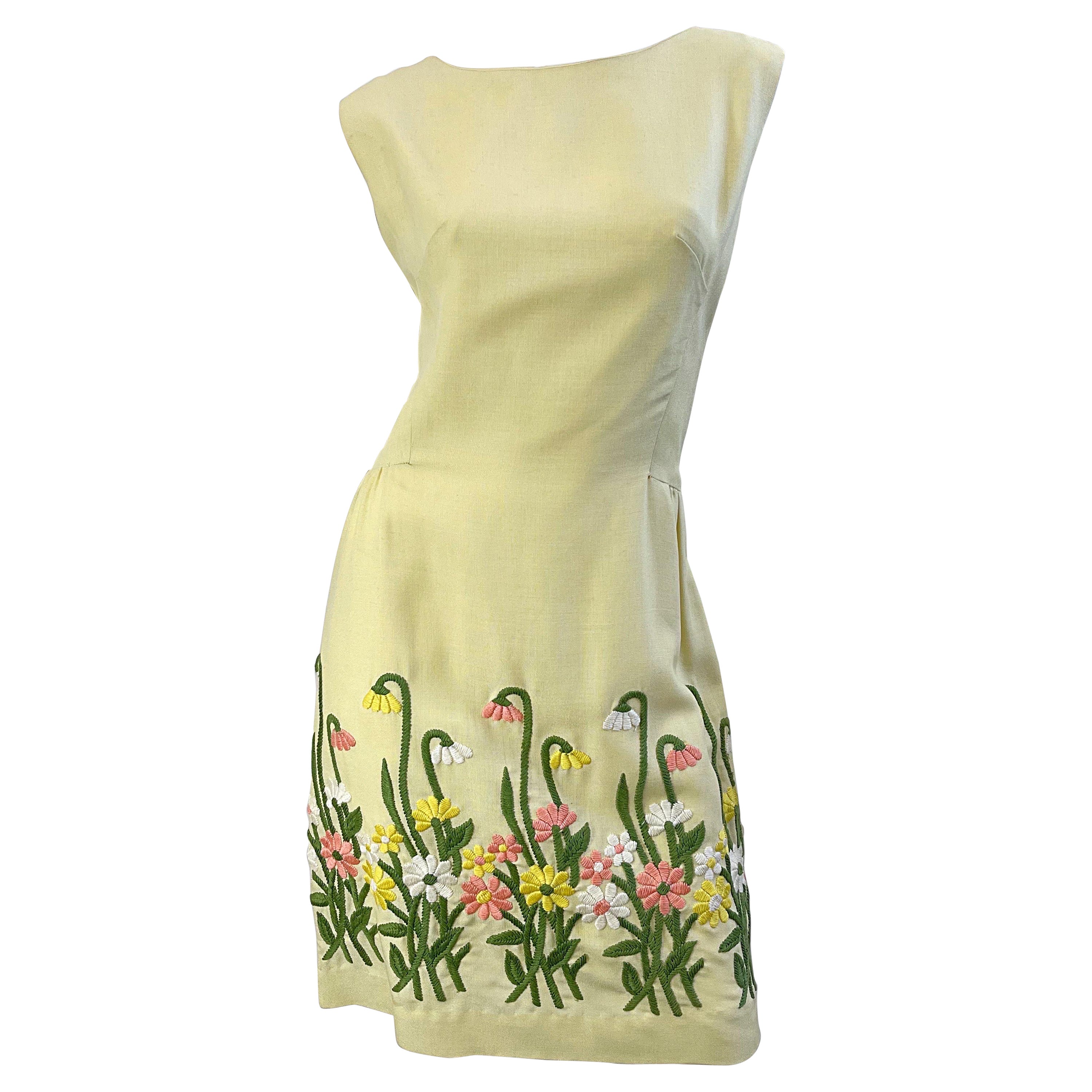 Chic 1960s Pale Yellow Embroidered Flower Linen Vintage 60s Sheath Dress For Sale