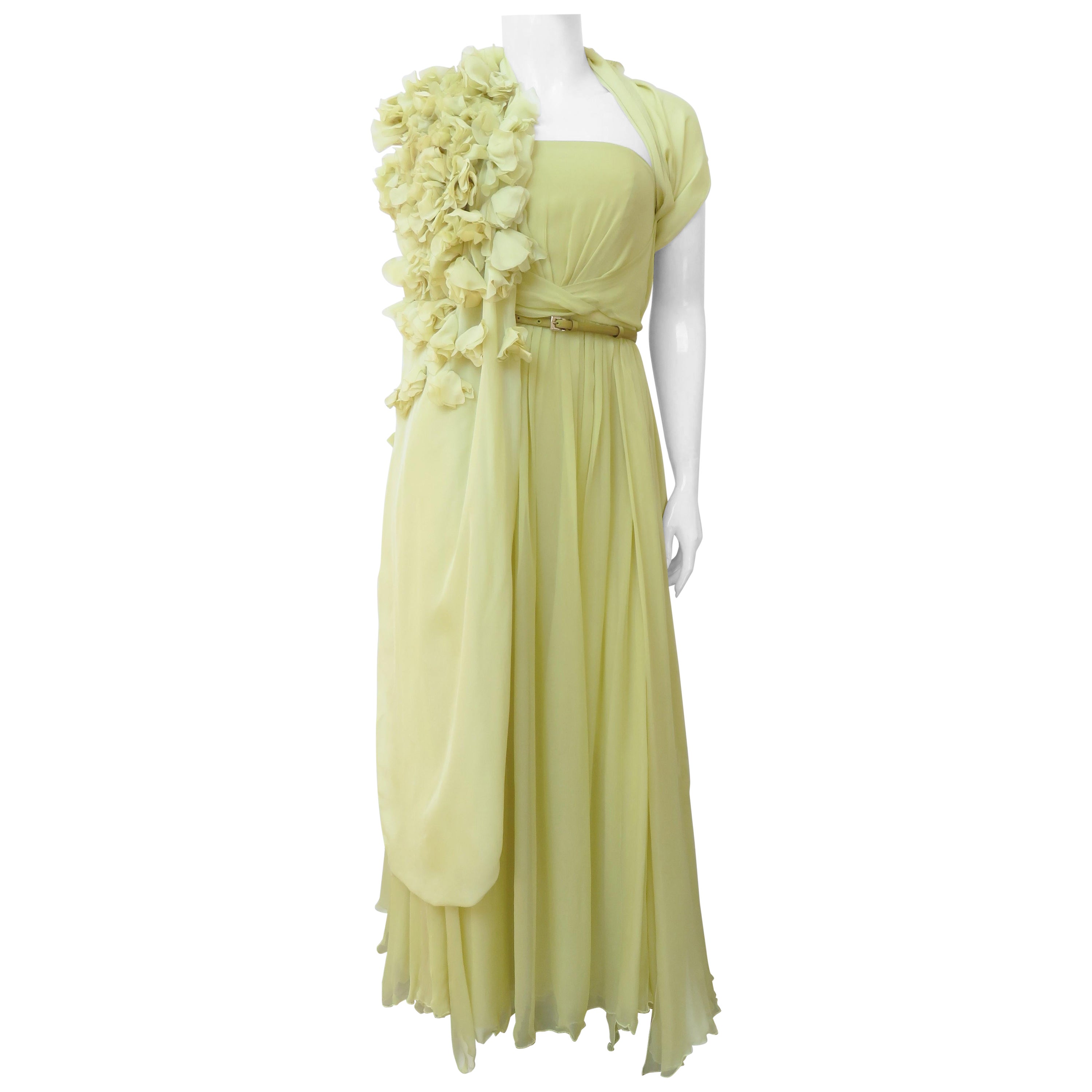 Gucci S/S 2011 Laufsteg trägerloses Kleid, Blumenapplikationen und Hot Pants im Angebot