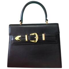 Gianni Versace Schwarze Vintage-Tasche aus Leder im Kelly-Stil mit goldenem Schnallenverschluss