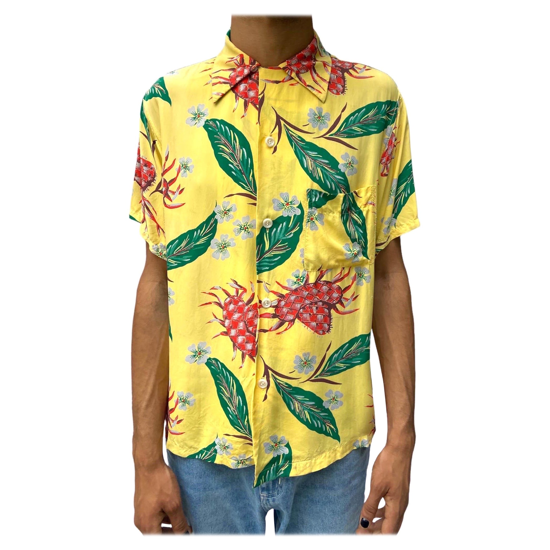 1940S BLOCKS Gelb Tropische Rayon & Seide Krabben Shirt im Angebot