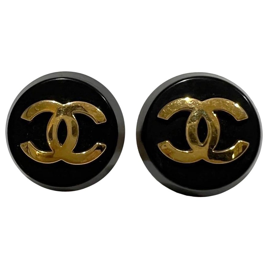 Chanel Black Circle Logo Clip On Earrings (Late 1980s / Early 90s) For Sale