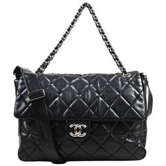 Chanel Black Quilted Caviar Leather 'CC' Logo Messenger Flap Bag